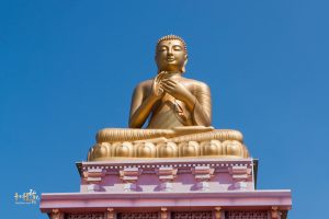 由台灣居士們捐資鑄造釋迦牟尼佛銅像，高11.58公尺 重約19公噸，強帝瑪法師指導建立，台灣中華華藏淨宗學會全體同修協助完成。